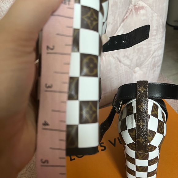 Louis Vuitton Matchmake black Cross Sandle - Picture 10 of 13